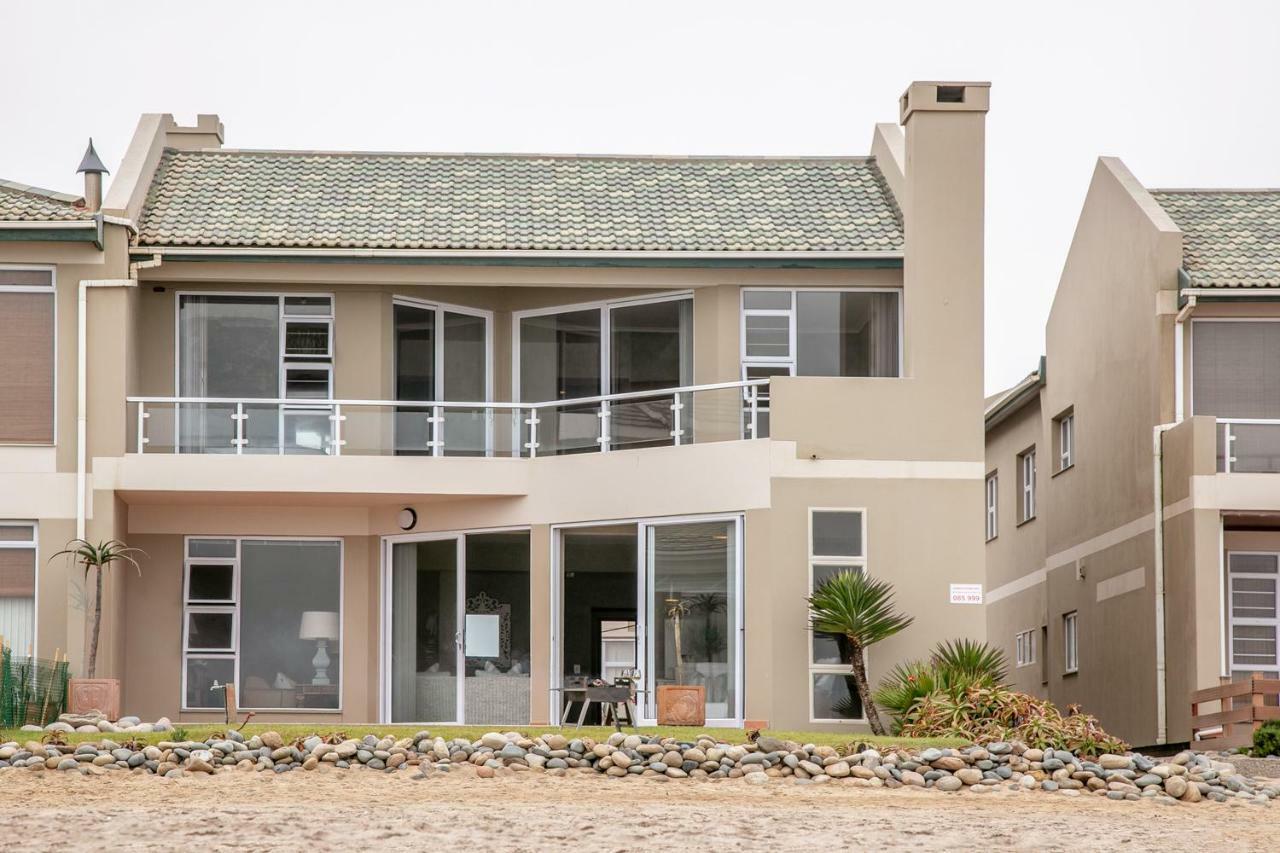 Blue Pearl - Situated Right On The Beach Свакопмунд Экстерьер фото